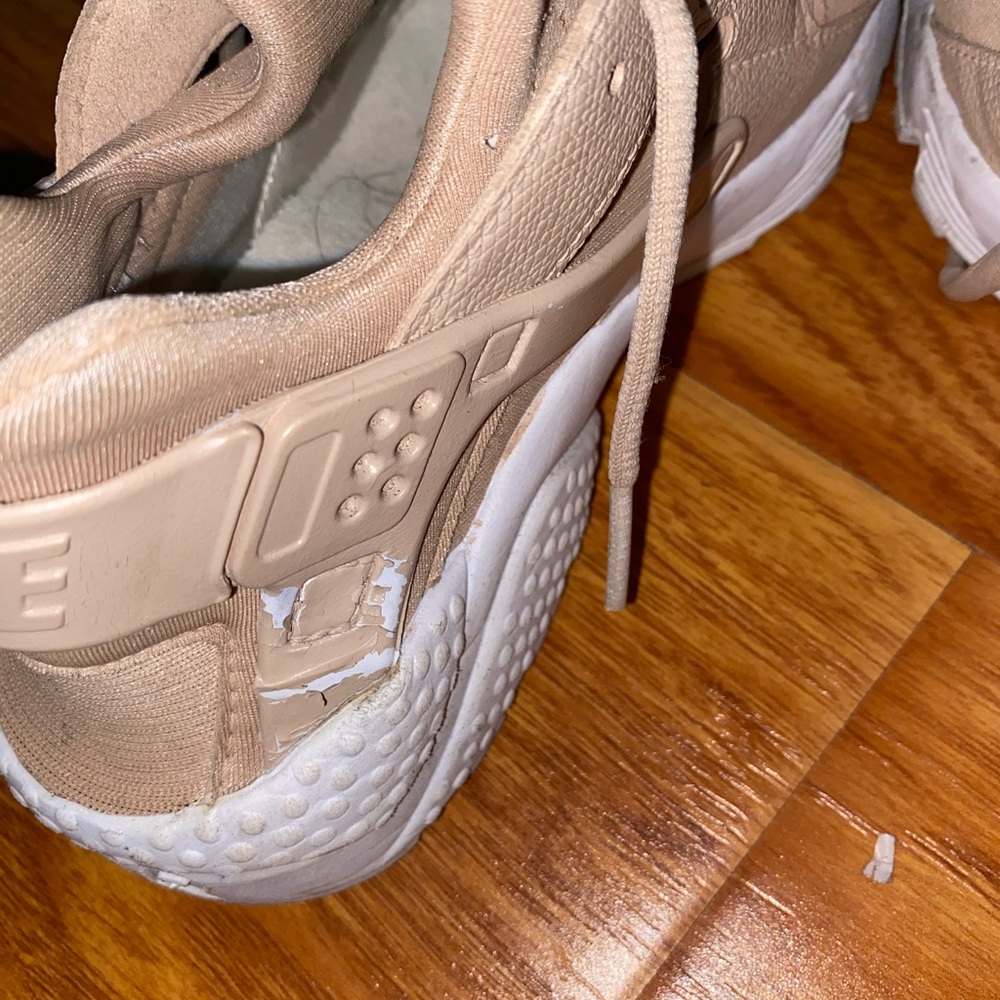 Nike - Picture 5 of 7